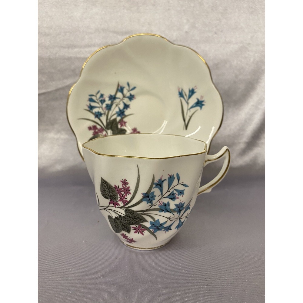 VNTG 1960's Crown Mark bone china floral Tea cup & saucer Set England PreOwned